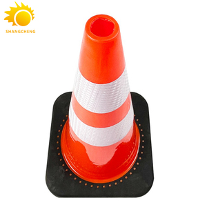 सर्वश्रेष्ठ गुणवत्ता 12 "pvc ट्रैफिक शंकु परावर्तक लचीला बैरिकेड काले आधार सुरक्षा नारंगी शंकु - Product Image 2