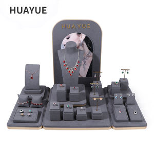 Expositor de Joyería Huayue Personalizado, de Microfibra Gris de Lujo, para Pendientes, Anillos, Collares, Pulseras, con Forma de Busto - Product Image 1