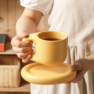 Juego <span class=keywords><strong>de</strong></span> Taza y Plato <span class=keywords><strong>de</strong></span> Cerámica Nórdica, <span class=keywords><strong>Diseño</strong></span> Único, Taza <span class=keywords><strong>de</strong></span> Té Gruesa y Linda, Taza <span class=keywords><strong>de</strong></span> Cerámica Personalizada para Regalo - Product Image 4