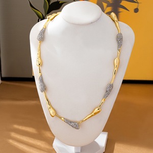 Fashionable Gold-Plated Two-Tone Brass Full <strong>Crystal</strong> Irregular Shiny Plain Gold Long Teardrop Link <strong>Choker</strong> <strong>Necklace</strong> for Women - Product Image 5