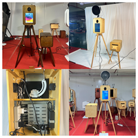 Cabina de Fotos Retro de Madera de Doble Cara para 15 Personas con Pantalla Táctil de 18.5 Pulgadas, Impresión Instantánea de Autoservicio, Compatible con Cámaras DSLR y iPad