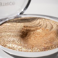 Poudre minérale libre naturelle et biologique waterproof à paillettes, illuminateur et bronzant visage et corps, usage quotidien, marque privée