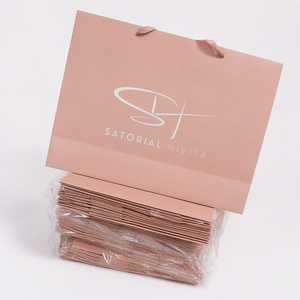 Options de papier spécialisé : Finitions texturées et tactiles pour un look raffiné des sacs de courses personnalisés avec votre marque. - Product Image 1