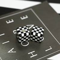 Perles carrées en acrylique colorées à motif damier en gros pour bracelets faits main, chaînes de téléphone et accessoires de porte-clés