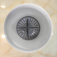 Seau de lavage de voiture blanc direct d'usine seau de tambour de maille d'isolement en plastique avec outil d'utilisation d'eau de couverture de sable