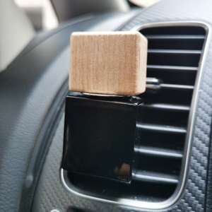 Bottiglia di Profumo in Vetro da 8ml con Tappo e Bastoncino in Legno Naturale, Diffusore per Auto, Bottiglia Nera per Bocchette di Ventilazione - Product Image 3