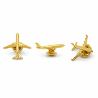 Broche d'avion en alliage massif à relief personnalisé, finition or poli, insigne d'uniforme pour personnel de compagnie aérienne, logo personnalisé en émail