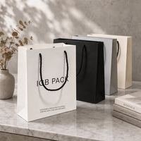 Sac cadeau en papier d'art de luxe sur mesure avec nœud en ruban et impression de logo pour l'emballage de boutiques