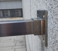 Treppenglasbalustrade aus Edelstahl 304, satiniert, spiegelschwarz, wandmontiert, mit quadratischen Pfosten und Flanschhandlauf für Geländer