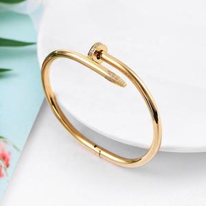 Pulsera de Acero Inoxidable de Alta Calidad y Lujo de Moda 2023 de Jessy Jewelry, <span class=keywords><strong>Brazalete</strong></span> con Dijes de Diamantes LOVE Nail Cartierred para Mujer - Product Image 5