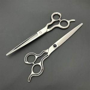 Tijeras de peluquería canina al por mayor de acero inoxidable de 7 pulgadas con mangos adornados para cortar el pelo de perros con comodidad - Product Image 5