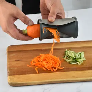रचनात्मक Multifunctional Slicer सब्जी कटर स्टेनलेस स्टील ब्लेड के साथ मैनुअल आलू पुलिस का सिपाही गाजर कश
