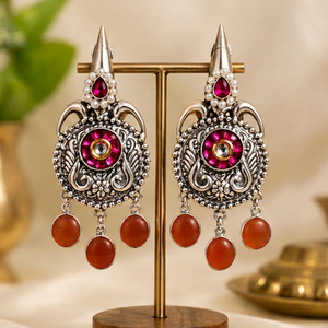 Boucles d'oreilles pendantes vintage en laiton plaqué argent avec perles naturelles, style chandelier, pour femme, idéales pour les soirées - Product Image 1
