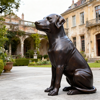 Sculpture de chien assis en bronze coulé, style animal réaliste, sur mesure, pour la décoration de cour de manoir