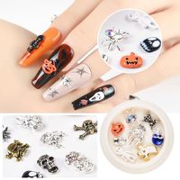 Halloween Nail Art Accessoires 30 Styles 8pcs/pot Alliage Crâne Araignée Citrouille Croix Fantôme Festival Décorations Ongles Strass