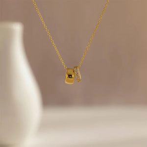 Collar Elegante de Acero Inoxidable Chapado en Oro de 14K de Dos Tonos <span class=keywords><strong>con</strong></span> Colgante en Forma de Anillo y <span class=keywords><strong>Cadena</strong></span> de Eslabones <span class=keywords><strong>con</strong></span> Circonitas Cúbicas para Mujer, Ideal para Regalo - Product Image 3