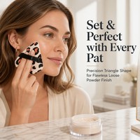 Éponge à maquillage en microfibre velours imprimé léopard JLY Triangle Powder Puff, avec sangle en satin pour le doigt, impression personnalisée OEM.
