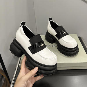 Chaussures de bottines <span class=keywords><strong>Mary</strong></span> Jane à plateforme haute et bout carré, bottines à enfiler de style britannique, bottes classiques à plateforme haute avec peluche chaude - Product Image 4