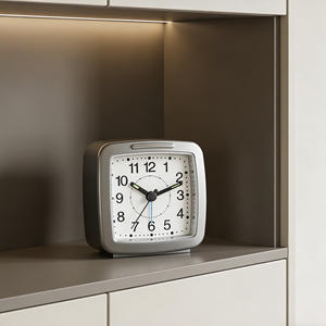 Reloj Despertador Cuadrado Pequeño de Plástico Plateado de 2.8 Pulgadas con Sonido Progresivo para Escritorio - Product Image 2