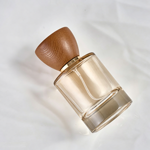 Flacon de parfum vide en verre brun rond de 50 ml et 100 ml avec bouchon cylindrique et pulvérisateur - Product Image 1
