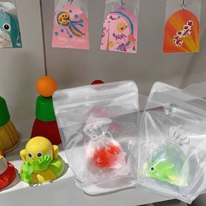 Jouet Squishy Poisson Rouge Transparent Texture Gelée Kawaii - 4,5 cm - Cadeau Anti-Stress pour Enfants et Adultes - Vente en Gros Jouet Squishy Kawaii - Product Image 2