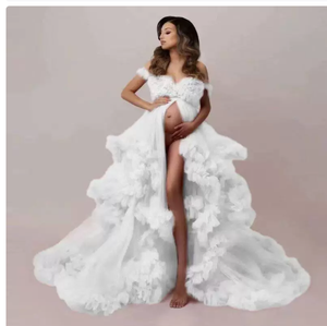 Abito da Sposa Premaman Scollato con Coda Lunga in Garza Abito Maternità con Volant in Tulle per Servizio Fotografico - Product Image 5