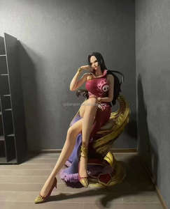 Verführerische Schlangenfrau-Statue – Handgefertigte Kunstskulptur aus Fiberglas mit rotem Qipao & exotischem Sockel - Product Image 2