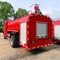 Camion de lutte contre l'incendie SINOTRUK HOWO 4x2 double cabine 6CBM, camion de sauvetage à eau et mousse, camion de pompiers d'urgence avec pompe à incendie