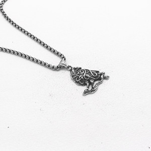 Collar de Acero de Titanio Estilo Gótico Europeo yunnique, Joyería Unisex con Colgante de Pájaro Retro, Diseño de Cuervo - Product Image 2
