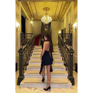 Robe de soirée noire avec jupe à volants à nouer - Product Image 1