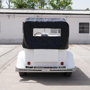 Véhicule électrique de tourisme rétro classique avec roues à rayons et pneus à flancs blancs - Product Image 1