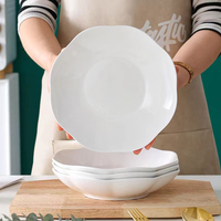 Assiettes de Dîner et de Dessert en Porcelaine Céramique Blanches à Bord Irrégulier Uniques pour Restaurants et Hôtels