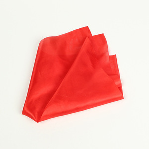 Bufanda mágica roja de 15x15 cm, accesorio de tela para adolescentes, accesorio para trucos de magia - Product Image 2