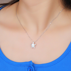 Collar con colgante de tortuga blanca azul OPAL sintético, cadena de caja Vintage de plata, estética tridimensional elegante para mujer - Product Image 3