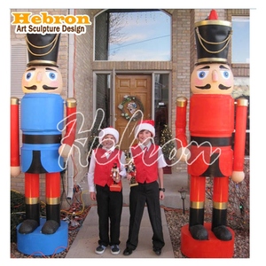 Statue de soldat casse-noisette en bois et résine de haute qualité pour la décoration de Noël - Product Image 4