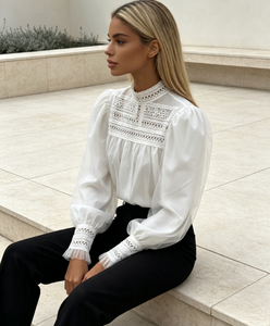 Blusa elegante informal con cuello alto, manga larga abullonada, corte holgado, para oficina, citas, vacaciones, uso diario y diversas ocasiones. - Product Image 3