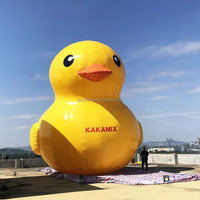 Vente en gros en plein air sortie publicitaire d'usine 5m Pop Up Animal géant gonflable canard en caoutchouc jaune costumes de canard jouet à vendre