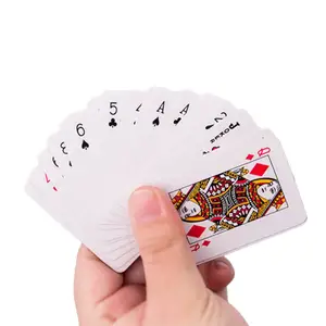 批发价格优质定制印刷迷你塑料扑克牌可爱家庭玩具扑克游戏卡