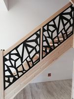 Système de balustrade en acier inoxydable à motif géométrique moderne et élégant avec clôture de sécurité pour escalier et balcon de villa