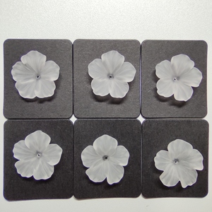 F19 Lujosa y Elegante Piedra Preciosa Suelta de Cuarzo Natural Blanco Esmerilado de Varios Tamaños con Tallado Floral Hecho a Mano para Regalo Promocional - Product Image 4