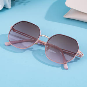 Lunettes de soleil pour femmes DG-98302, monture large, protection UV400, verres en PC, monture en plastique et métal, lunettes de soleil tendance, classe 2 - Product Image 1