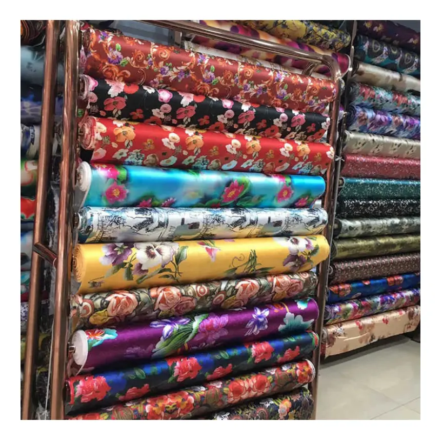 Großhandel Polyester gedruckt Seide Stoff Italienisch Französisch Koreanisch Vietnam Satin Rose gewebt Chiffon reine Seide Stoff für Kleider