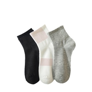 Chaussettes personnalisées pour jeunes, respirantes, écologiques, en polyester/coton, pour le basketball et les entraînements de course à pied - Product Image 6