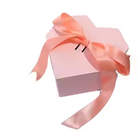 Hartvormige magnetische papieren doos van stevig karton met satijnen lint strik en reliëf voor Valentijnsdag chocolade rozen cadeausets