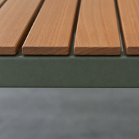 Table de jardin extensible avec plateau en lattes de bois, structure en métal vert olive, mobilier de patio pour jardin