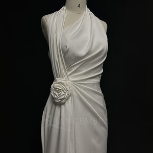 Robe de mariée Nt23 en satin, coupe princesse, décolleté cœur, appliques, ceinture drapée, fleur, élégante et simple pour la mariée - Product Image 5