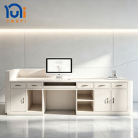 Bureau de réception moderne en bois crème écologique sur mesure pour salon de beauté, spa, clinique et salon de manucure - Design circulaire compact