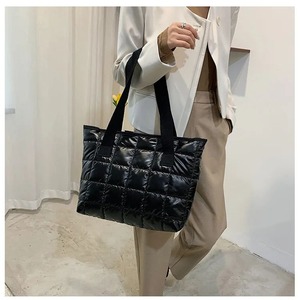 Chaqueta de algodón espacial Coreana de invierno, bolso de compras acolchado, bolso de diseñador acolchado plateado brillante de gran capacidad suave - Product Image 1