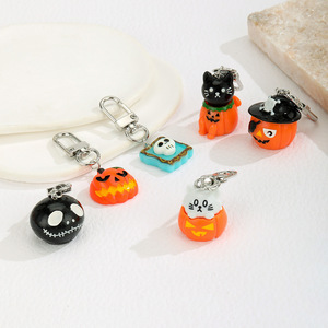 Llavero de resina con forma de calabaza para Halloween, colgante para mochila de estudiante, accesorio de regalo para decoración de Halloween - Product Image 1