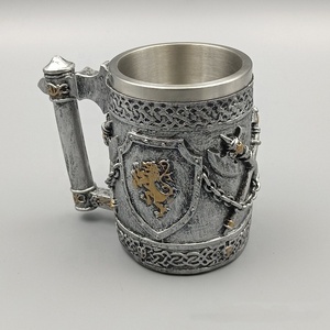 Jarra Decorativa Coleccionable con Diseño de Águila Bicéfala, Estilo Medieval - Product Image 1